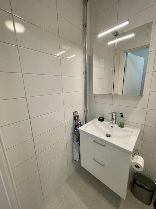 נאקה Newly Built Bright Apartment, Close To Everything If You Want To Visit Stockholm, You Will Find The Perfect Accommodation Here! Ferry Line 80 Makes It Very Convenient And Easy To Get To The City Center מראה חיצוני תמונה