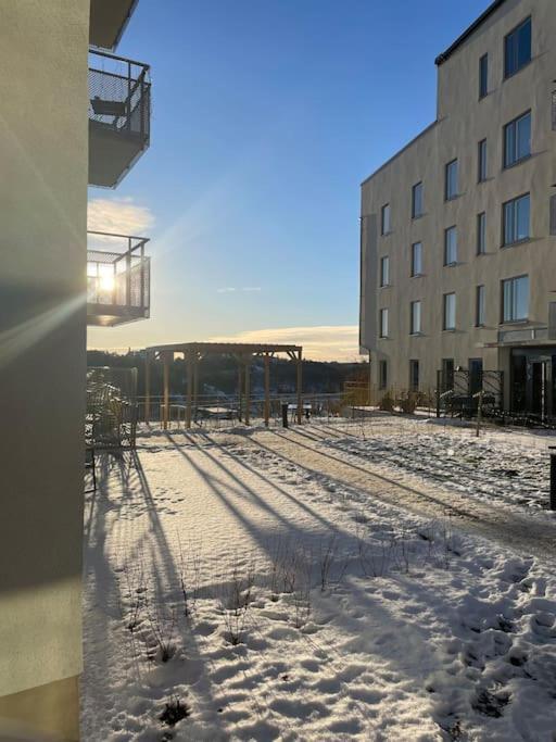 נאקה Newly Built Bright Apartment, Close To Everything If You Want To Visit Stockholm, You Will Find The Perfect Accommodation Here! Ferry Line 80 Makes It Very Convenient And Easy To Get To The City Center מראה חיצוני תמונה