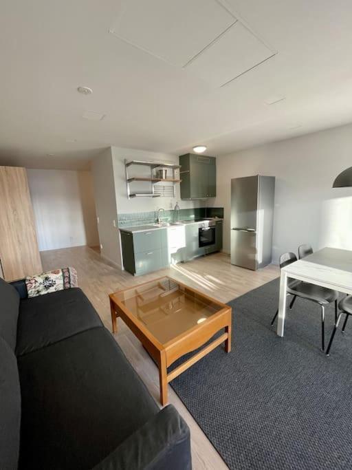נאקה Newly Built Bright Apartment, Close To Everything If You Want To Visit Stockholm, You Will Find The Perfect Accommodation Here! Ferry Line 80 Makes It Very Convenient And Easy To Get To The City Center מראה חיצוני תמונה