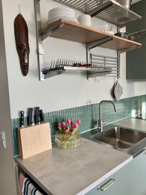נאקה Newly Built Bright Apartment, Close To Everything If You Want To Visit Stockholm, You Will Find The Perfect Accommodation Here! Ferry Line 80 Makes It Very Convenient And Easy To Get To The City Center מראה חיצוני תמונה